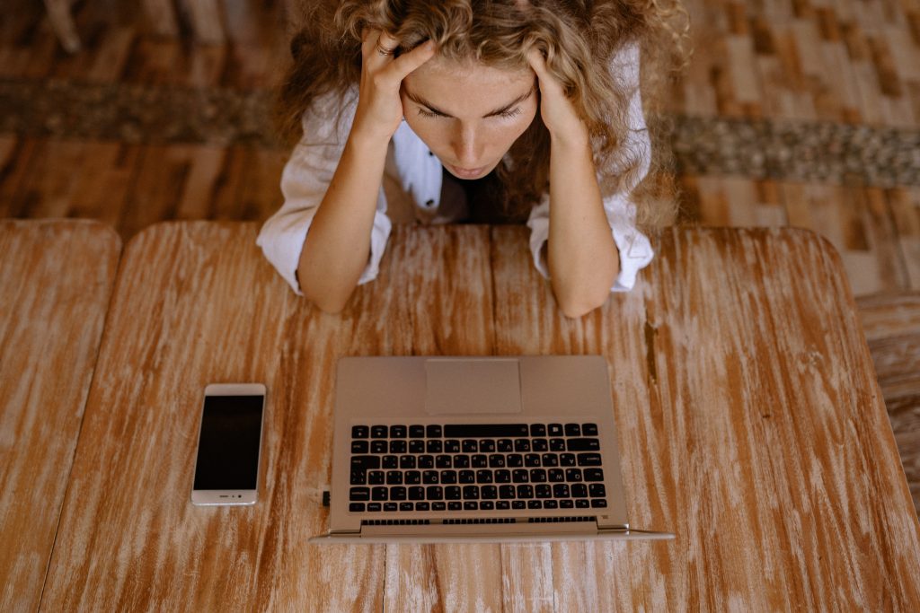 massagem ajuda na redução do stress, reduzindo o cortisol