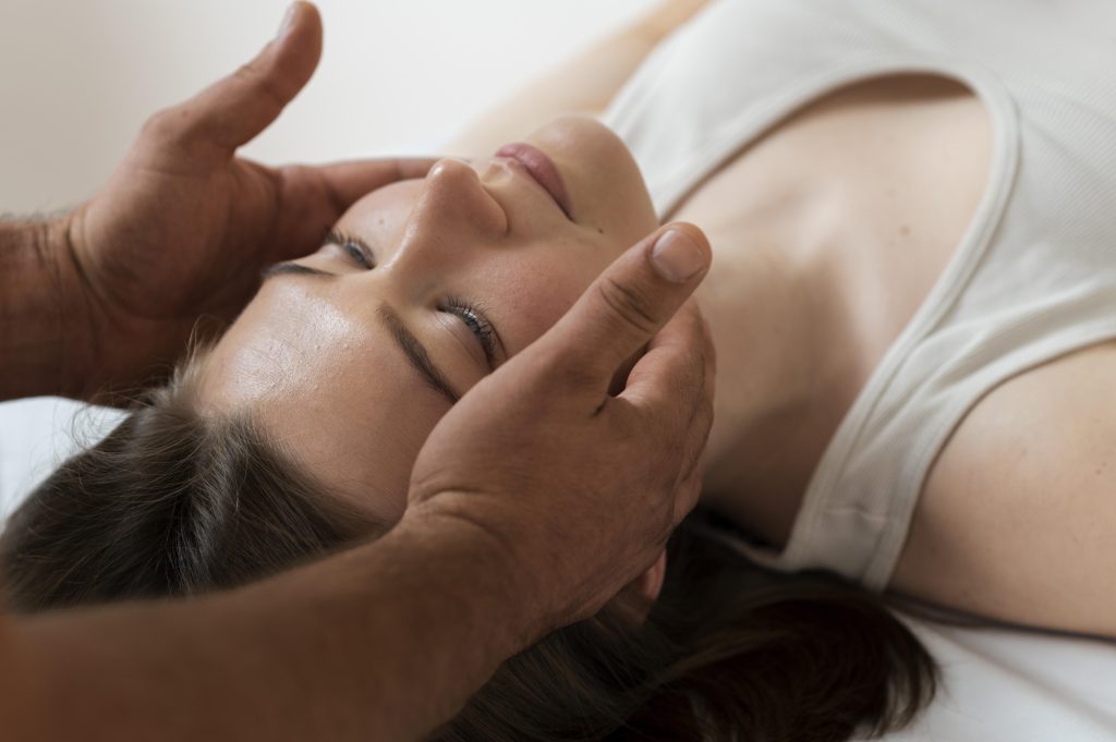 massagem redução do stress através do aumento da serotonina